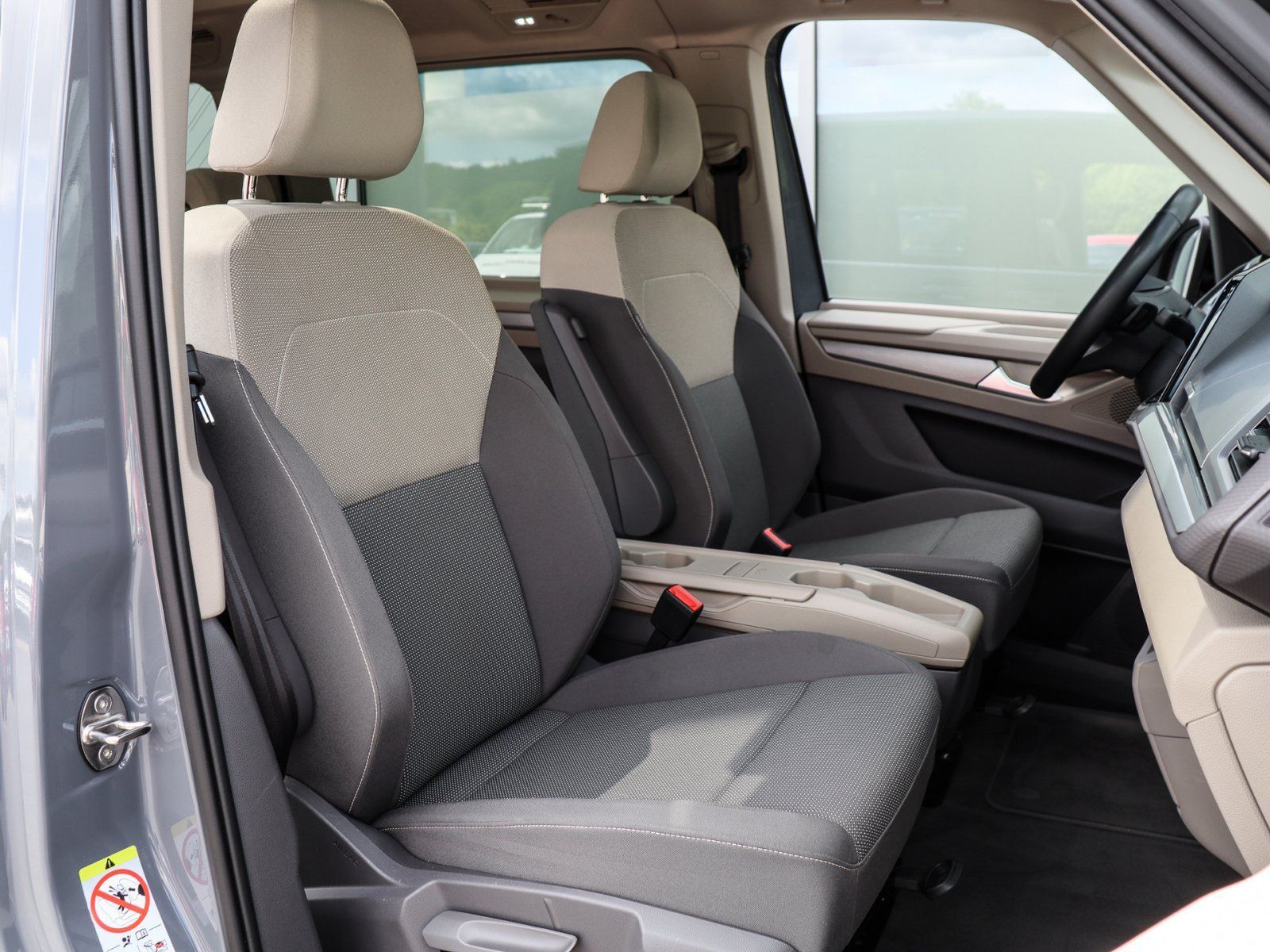 Volkswagen T7 Multivan 1.5 TSI DSG Life - Samsaru's Car Outlet