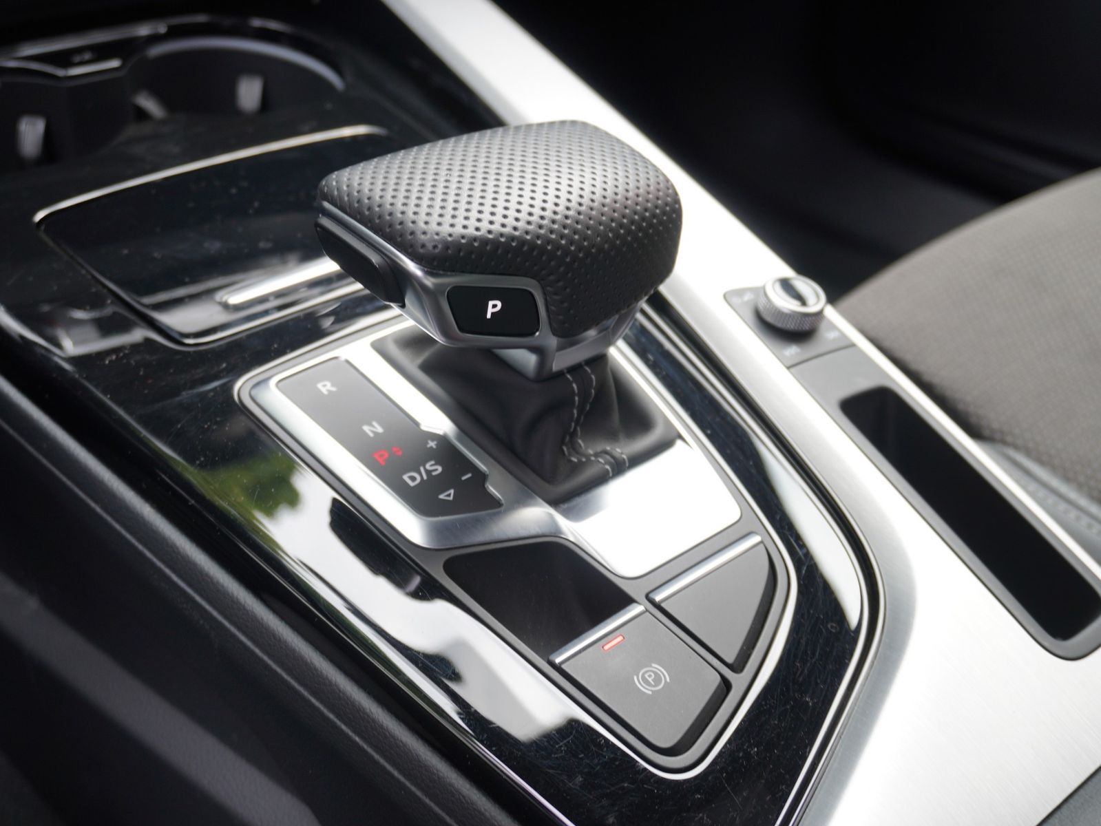 Audi A4 2.0 TDI 35 S-Line - Samsaru's Car Outlet