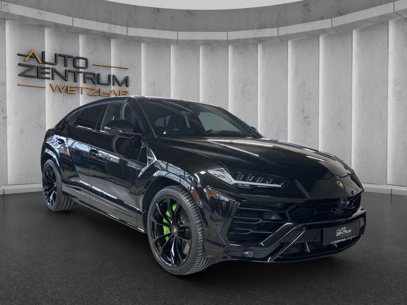 Lamborghini Urus 4.0 V8 - Samsaru's Car Outlet