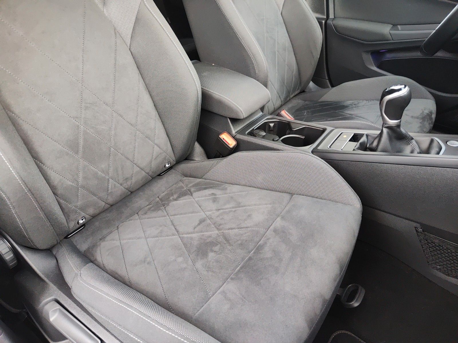 Volkswagen Golf VIII Variant 1.5 TSI - Samsaru's Car Outlet