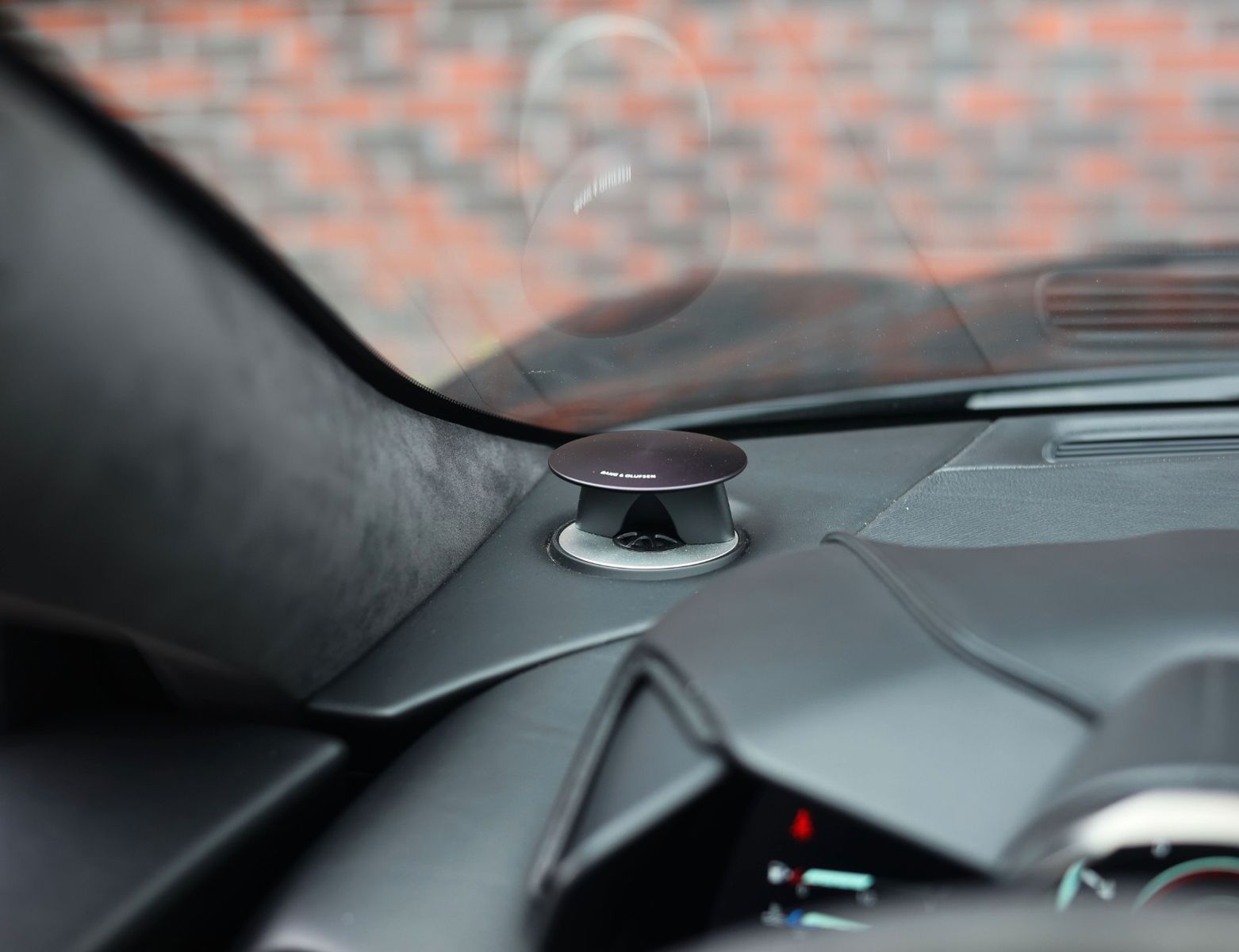 Aston Martin DBS Superleggera 5.2 V12 | B&O - Carbon