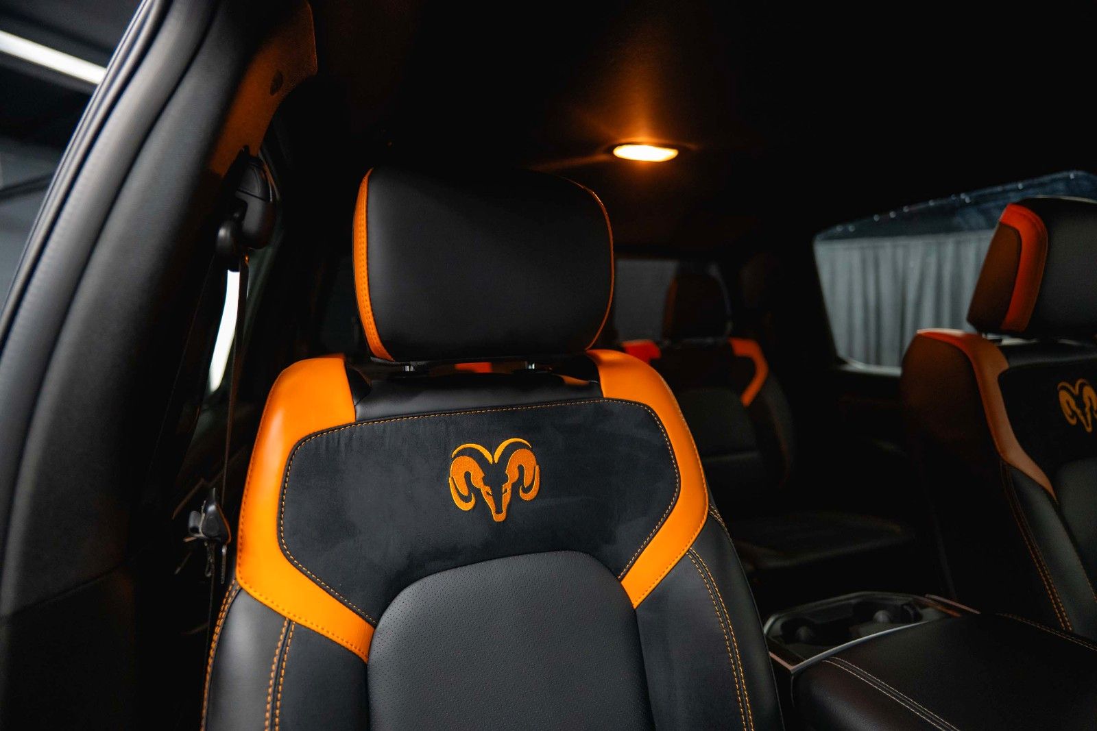 Dodge RAM 5.7 V8 HEMI 4x4 OFFROAD Night-Paket *LED*19%