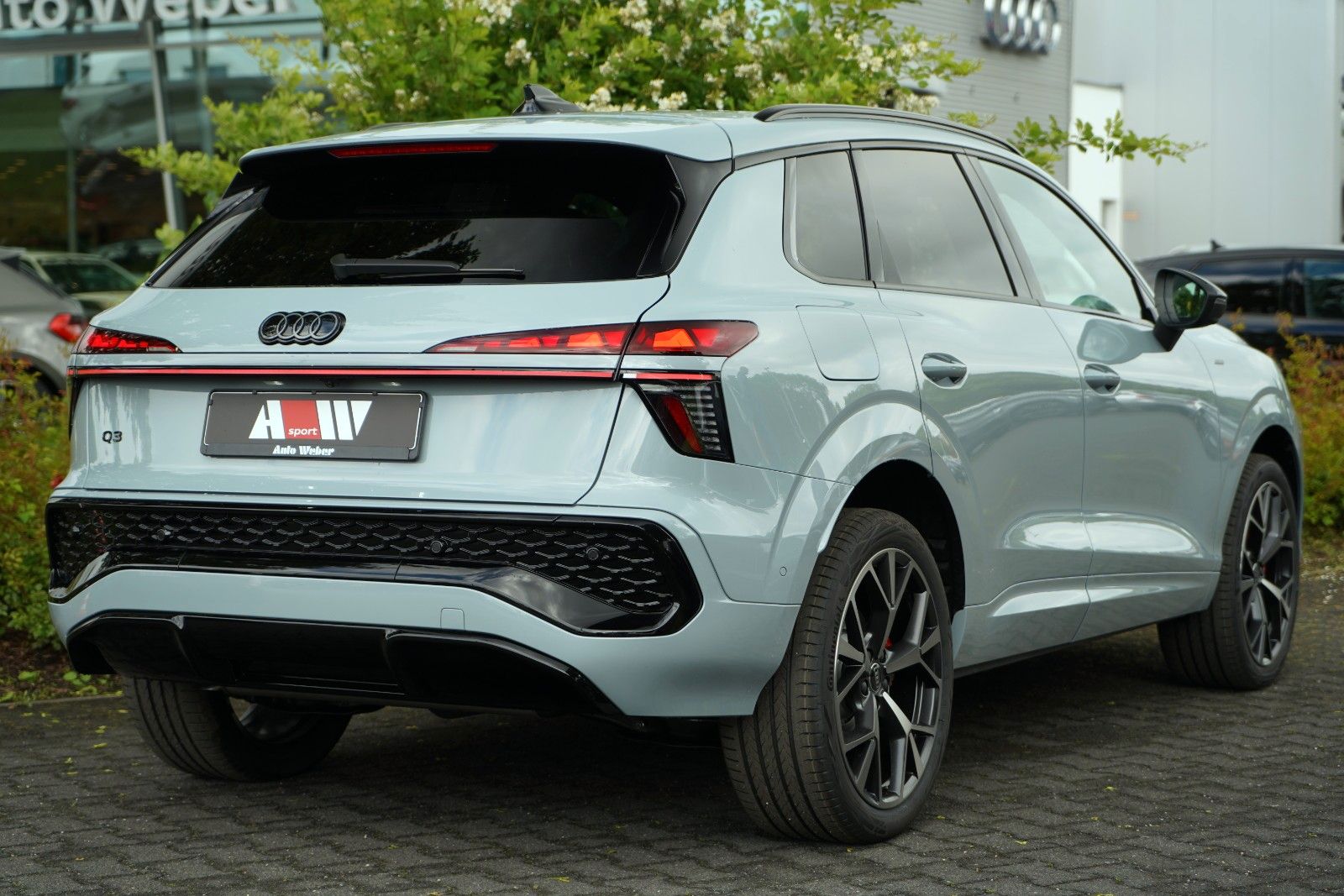 Audi Q3 SUV e-hybrid AHK S-LINE PANO TECH PRO MATRIX