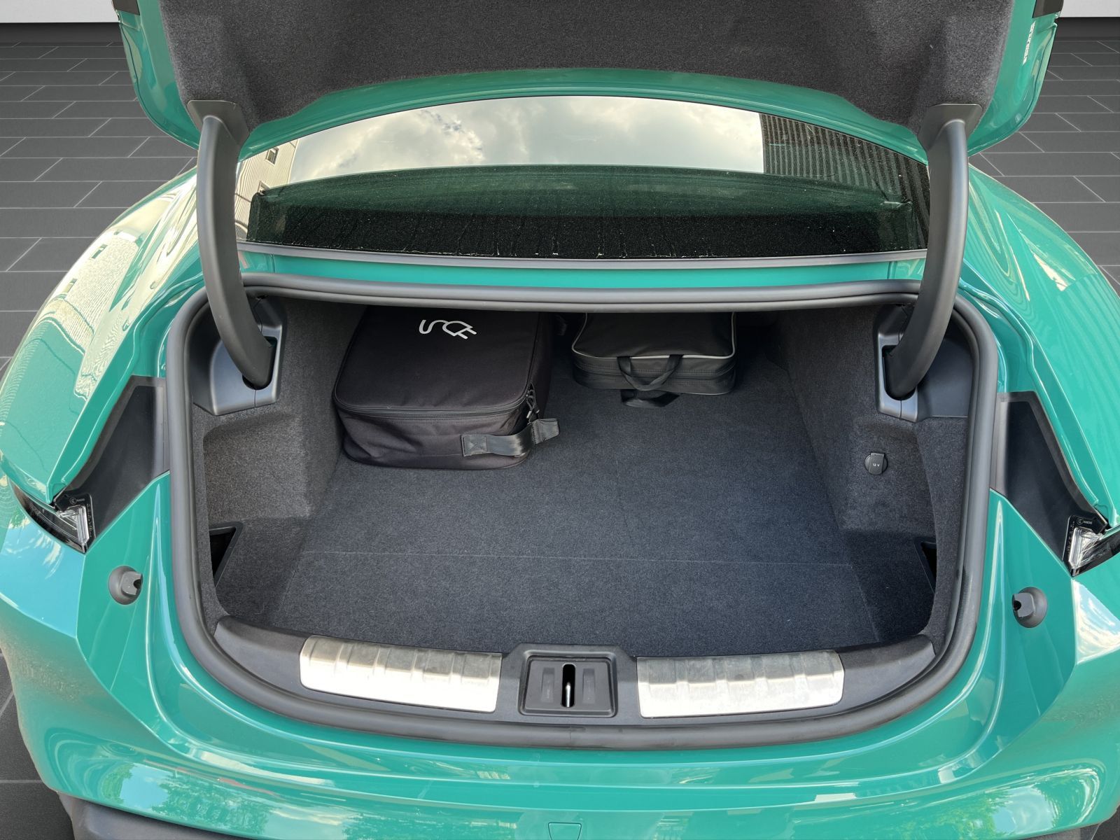 Porsche Taycan Turbo S PTS Smyrnagrün,Sitzbel.