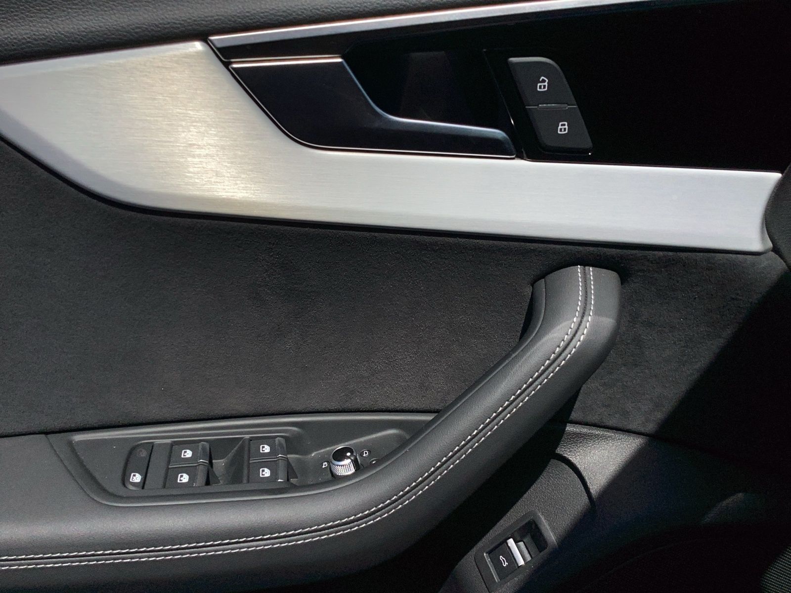 Audi A4 Avant 40 TFSI Q 2x S LINE MATRIX AHK LM19 KAM