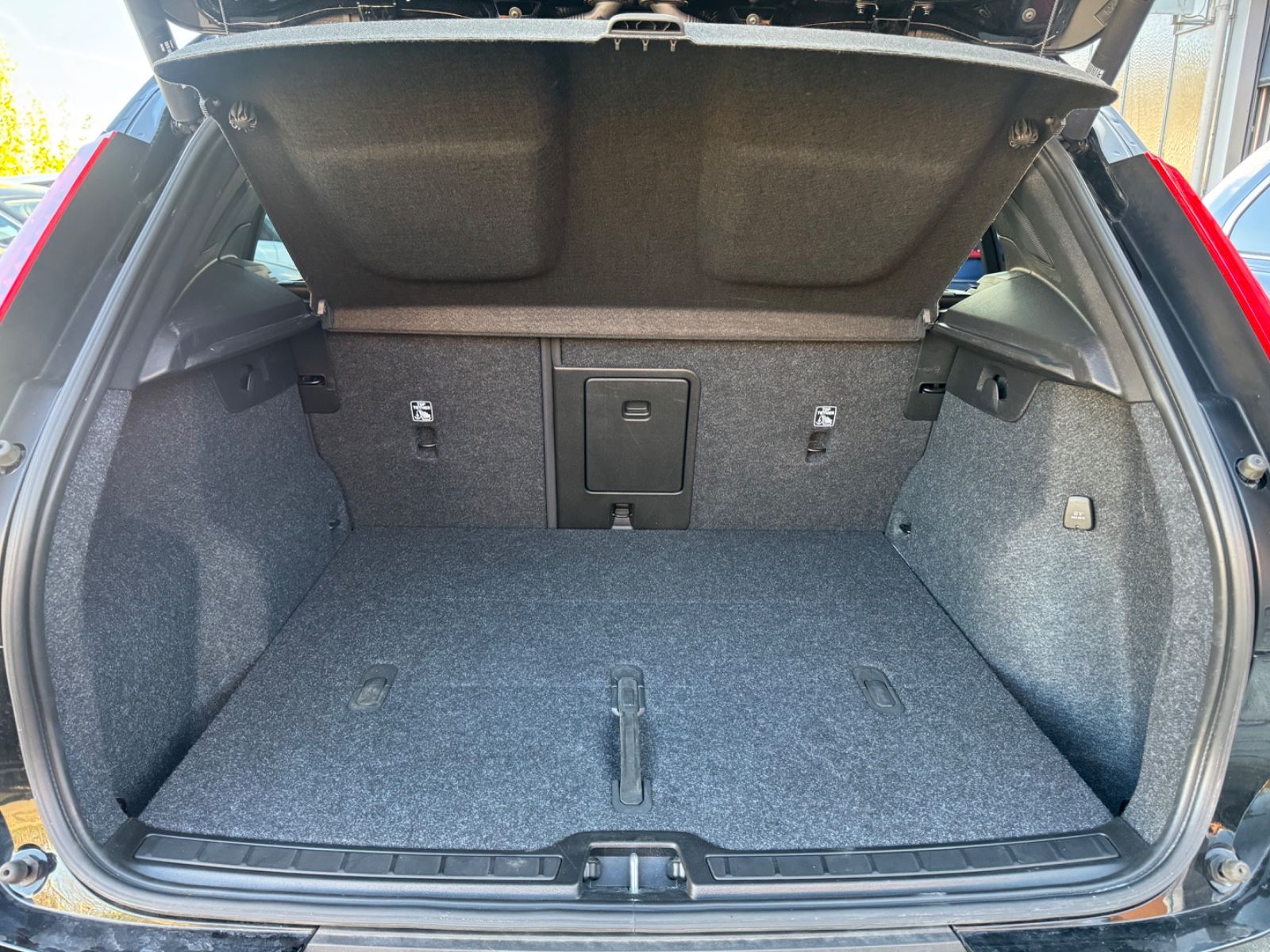 Volvo XC 40 Automatik**Navi+Kamera+AHK+Winter**