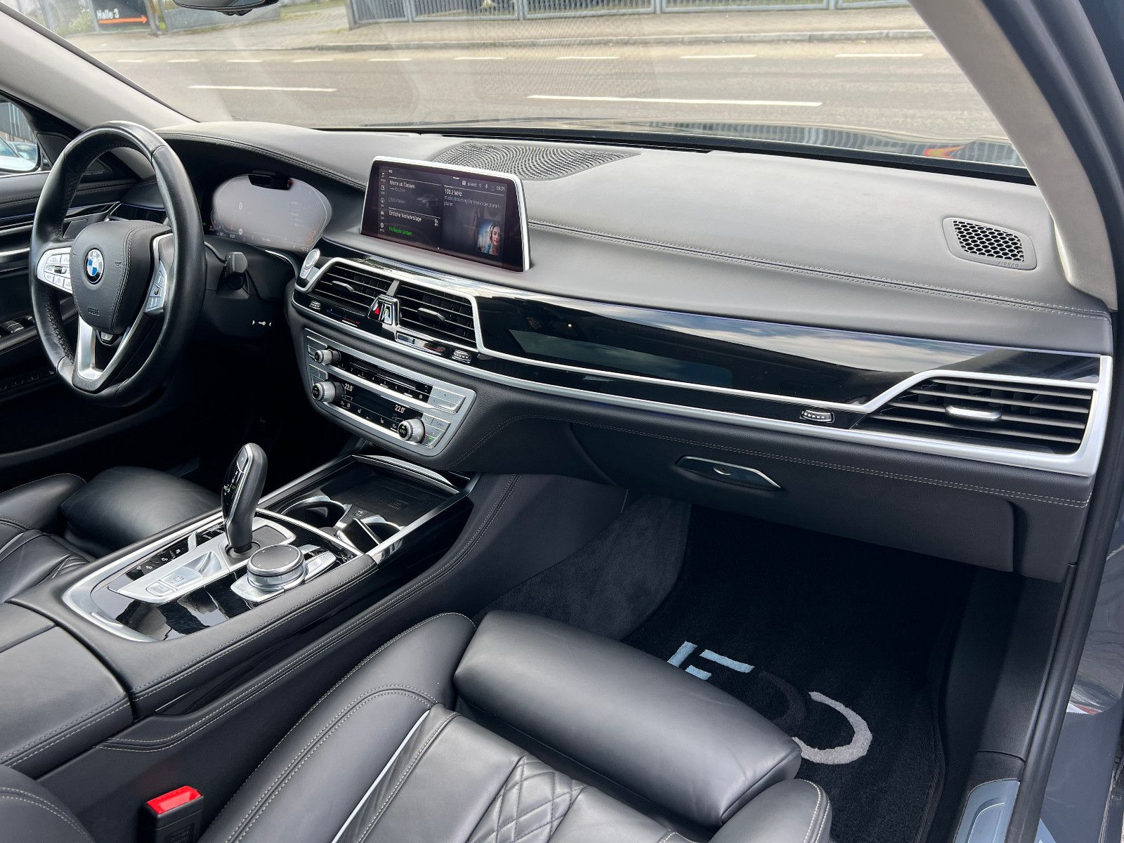 BMW 750 d xDrive HUD HK FINANZIERUNG