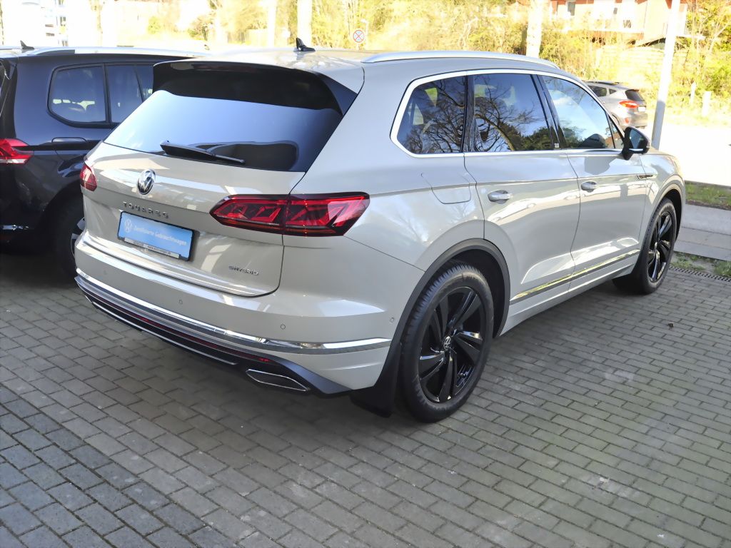 Volkswagen Touareg V6 eHybrid 4M Atmosphere - Samsaru's Car Outlet