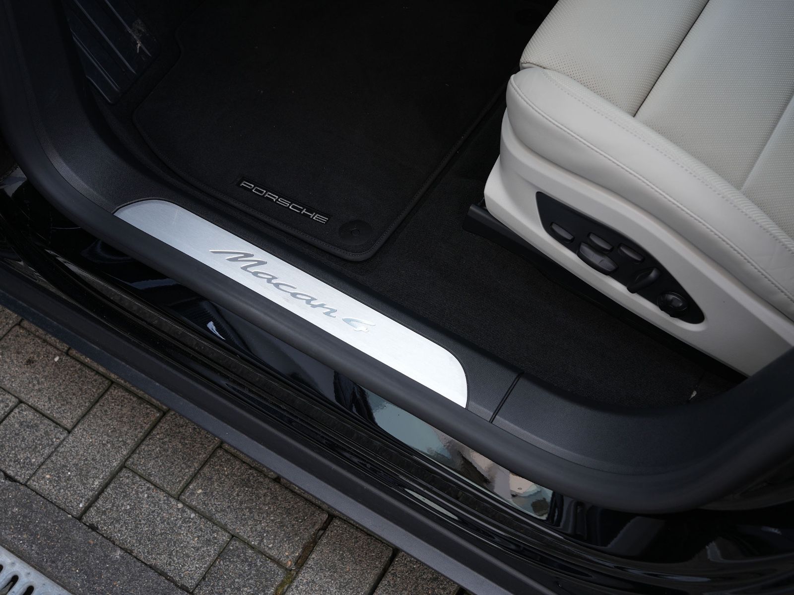 Porsche Macan 4 - Samsaru's Car Outlet