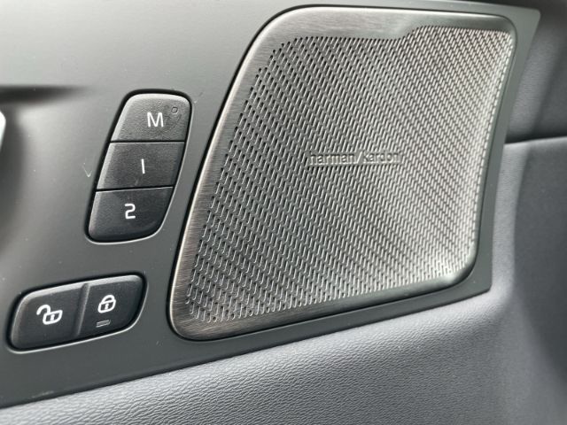 Volvo XC60 Plus Black Edition Recharge Plug-In Hybrid