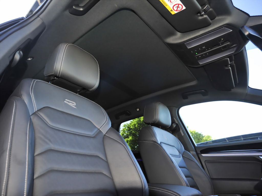 Volkswagen Touareg 3.0 TDI 4M R-Line - Samsaru's Car Outlet