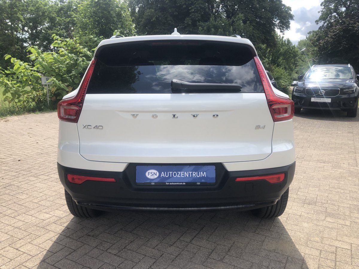 Volvo XC40 B4 Plus Dark - Samsaru's Car Outlet