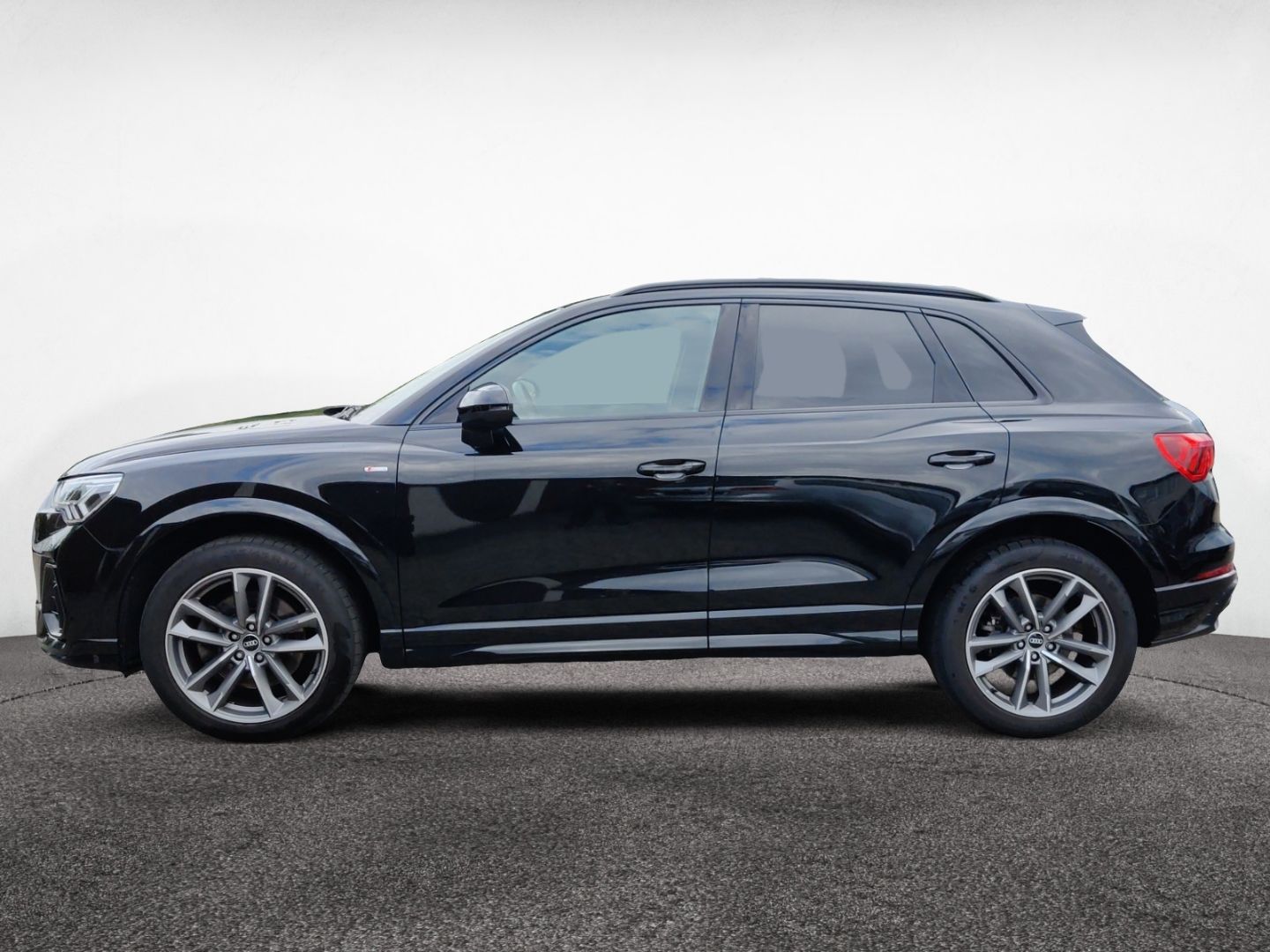 Audi Q3 40 TDI quattro S line - Samsaru's Car Outlet