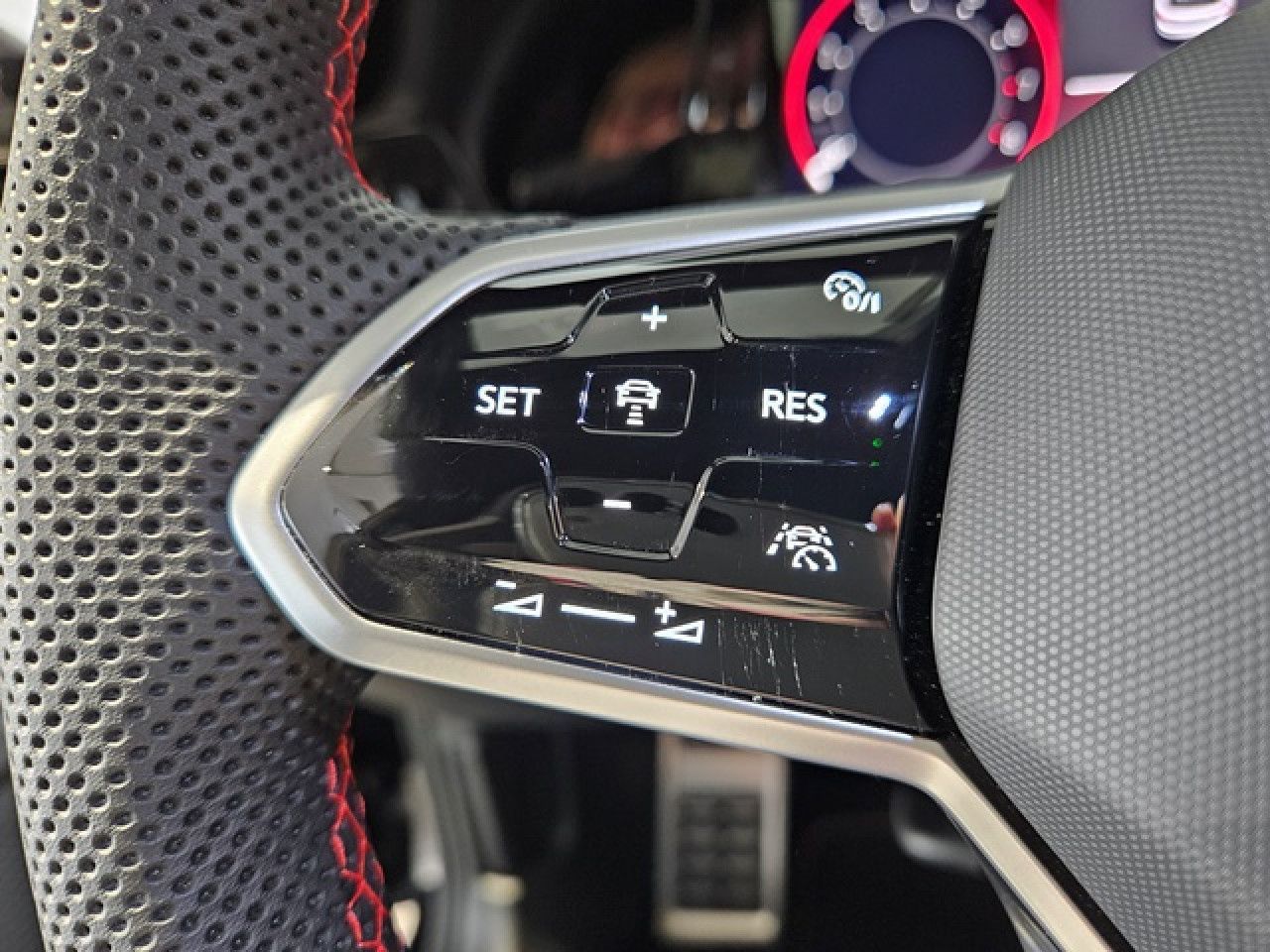Volkswagen Golf 2.0 TSI GTI DSG - Samsaru's Car Outlet
