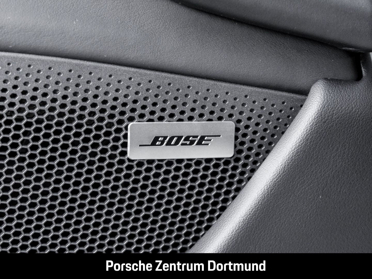 Porsche Taycan Sport Turismo Surround View  Panoramadach