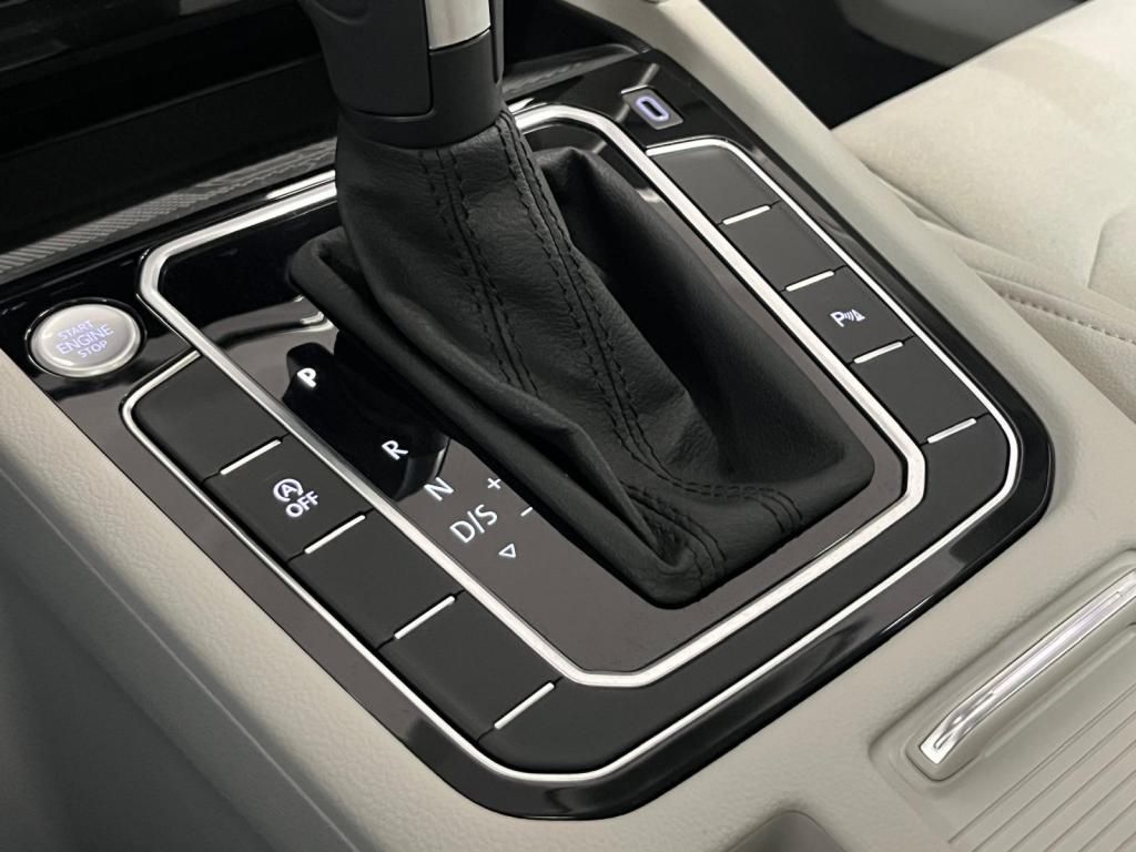 Volkswagen Passat 2.0 TSi R-line DSG - Samsaru's Car Outlet