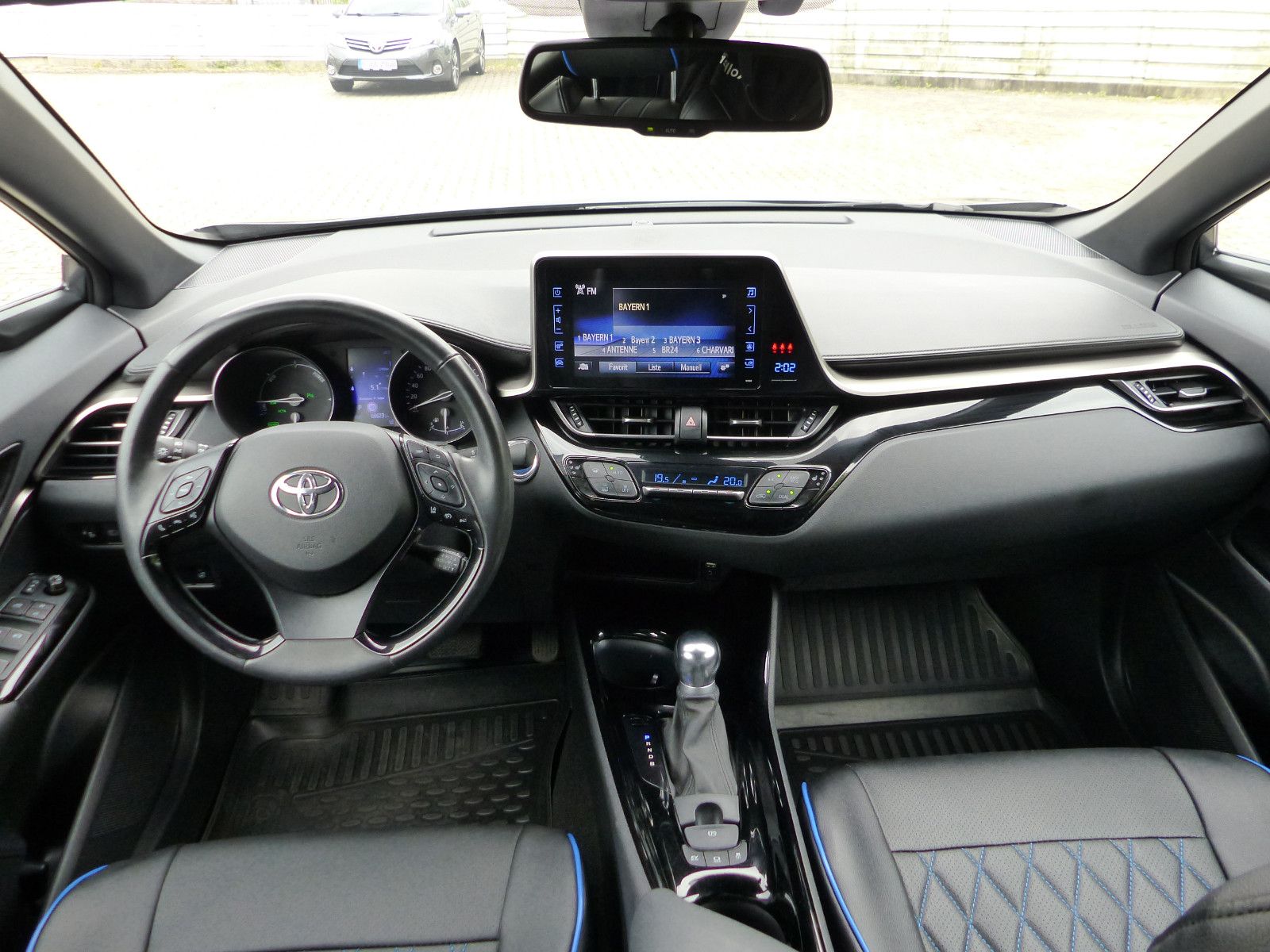 Toyota C-HR 1.8 VVT-i Hybrid Club - Samsaru's Car Outlet