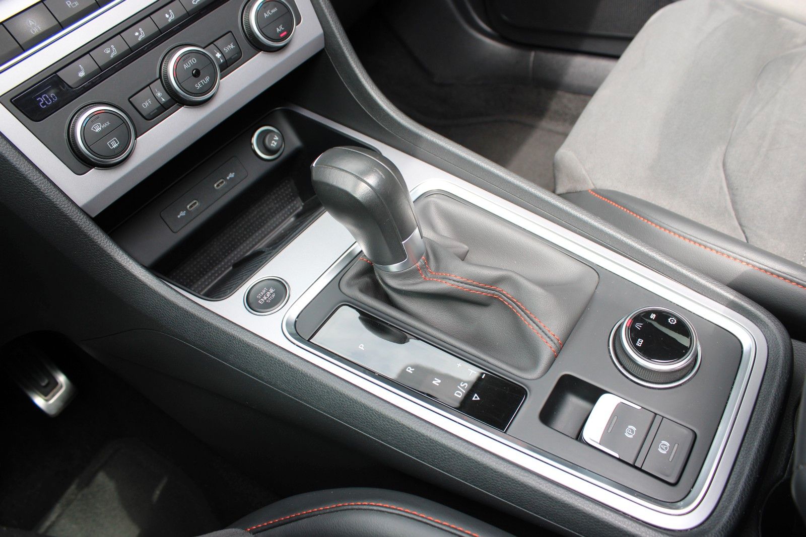 Seat Ateca 2.0 TDI+ACC+PANO+BEATS+SHZ+NAVI+TOTW.+360°