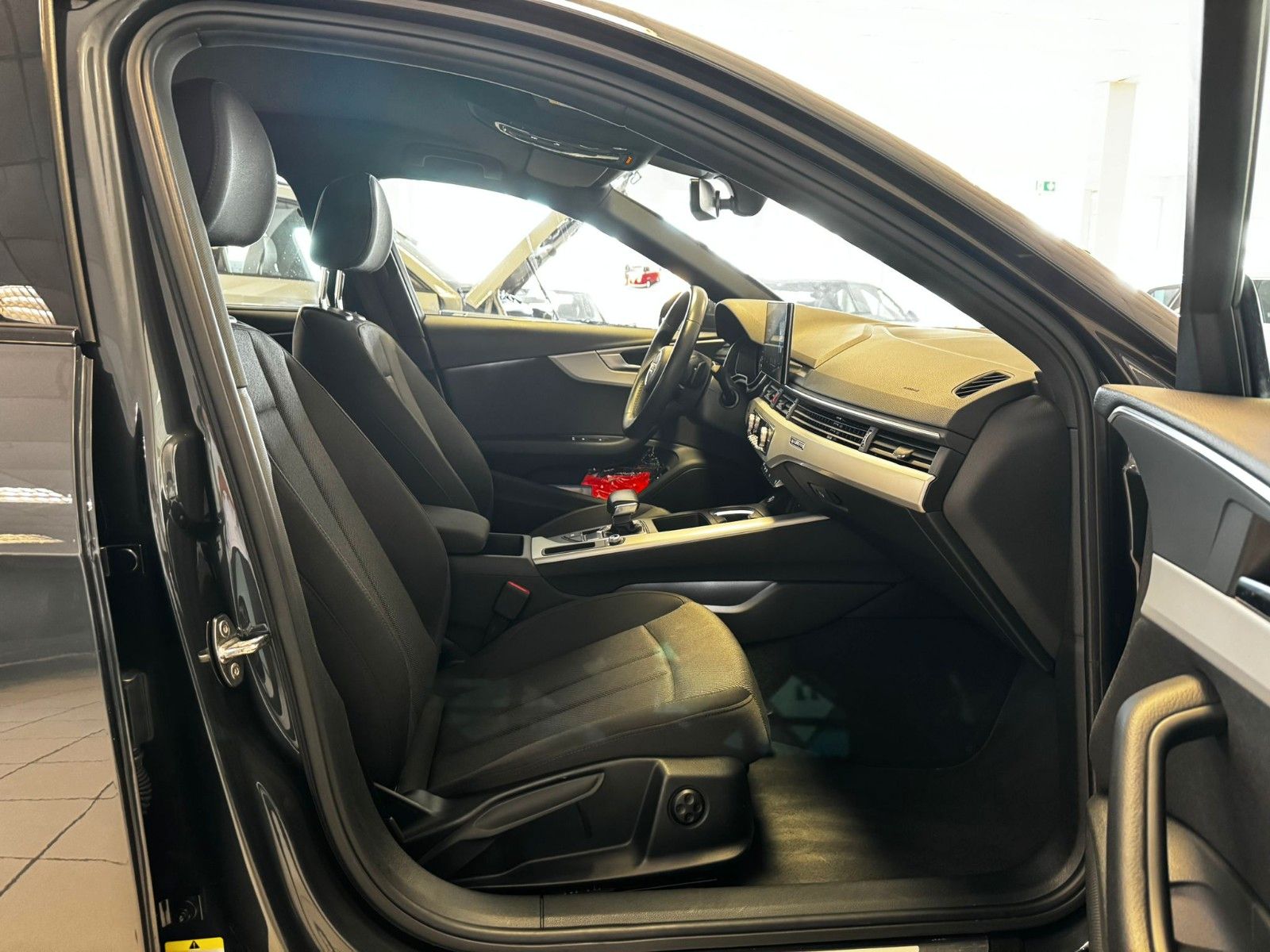 Audi A4 Lim. 40 TDI quattro Black Style - Samsaru's Car Outlet
