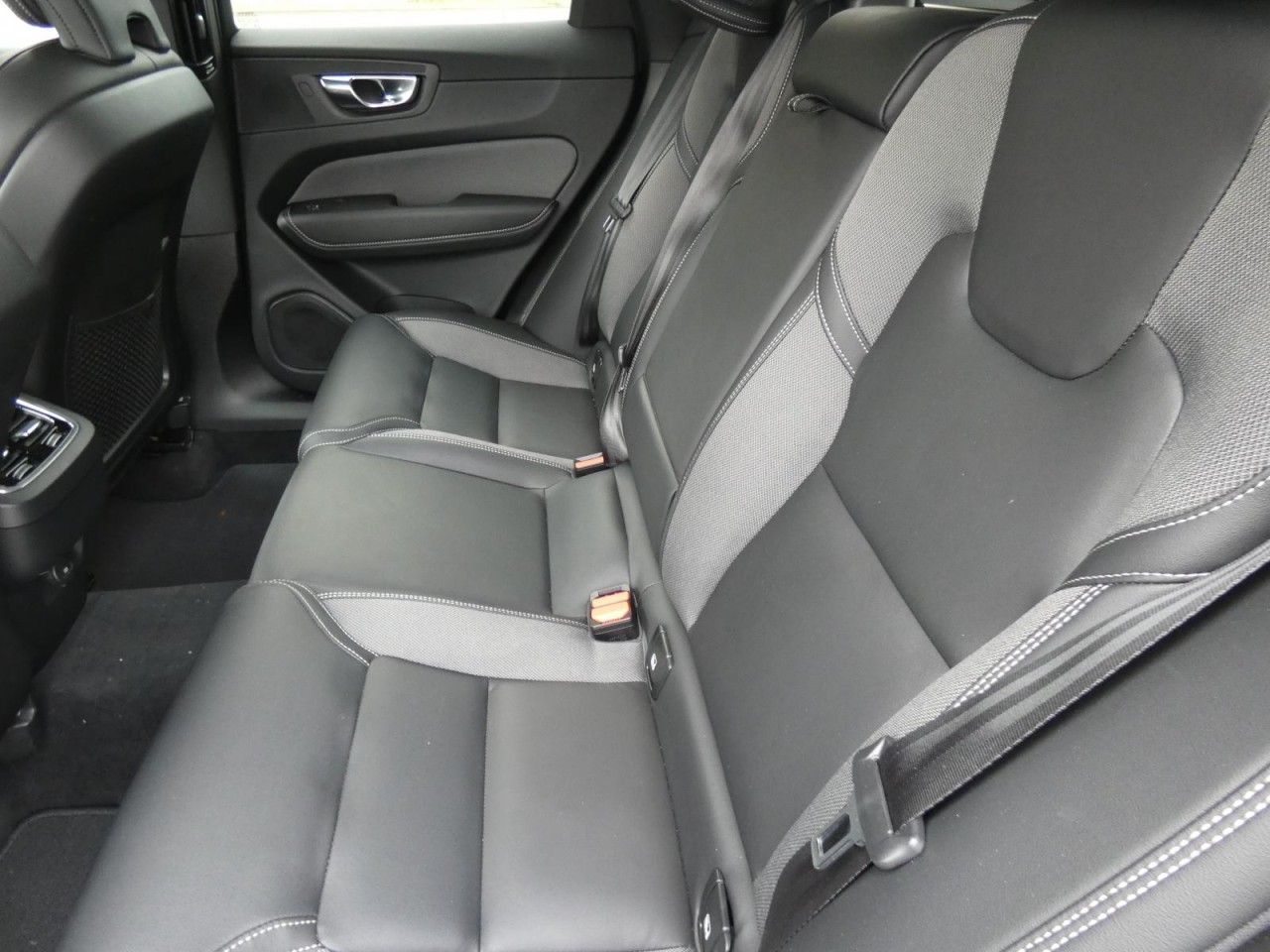 Volvo XC60 B5 (Diesel) AWD Ultimate Dark (EURO 6d)