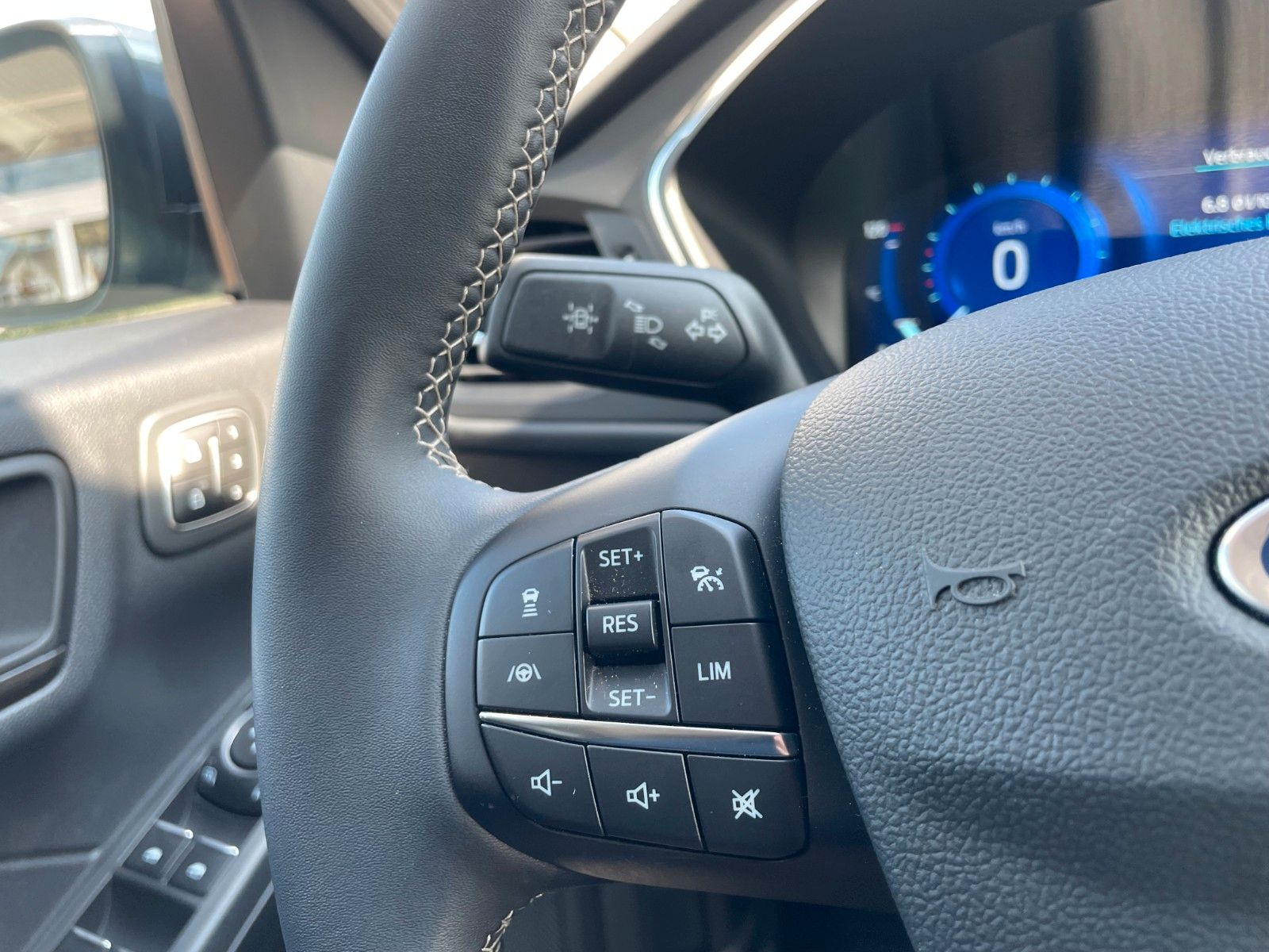 Ford Kuga FHEV Vignale - Samsaru's Car Outlet