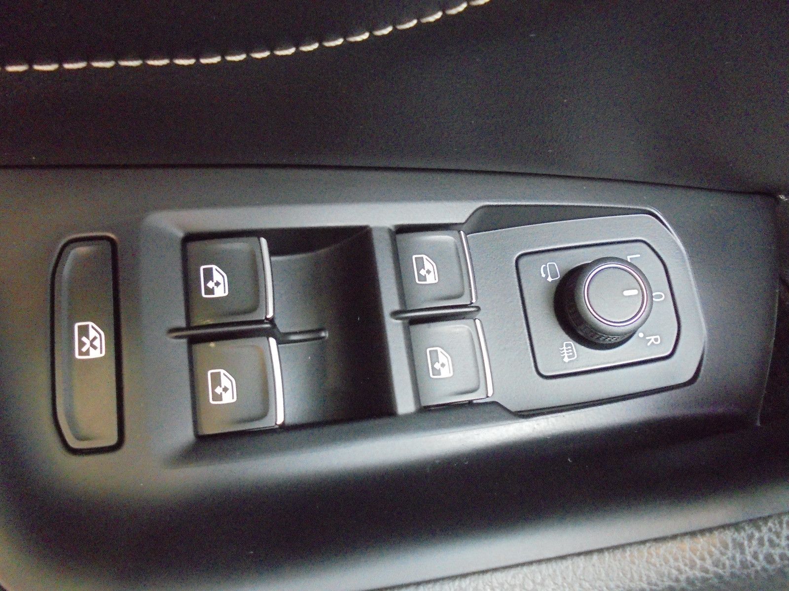 Volkswagen Passat Var Elegance/DSG/RLineEx/Pano/NaviPro/AHK