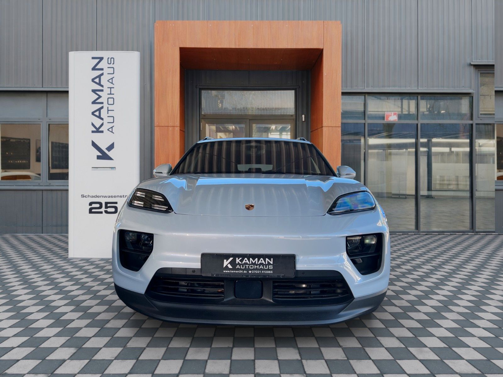 Porsche Macan Electric 4 Carbon · Mega Spec · NP122.500€