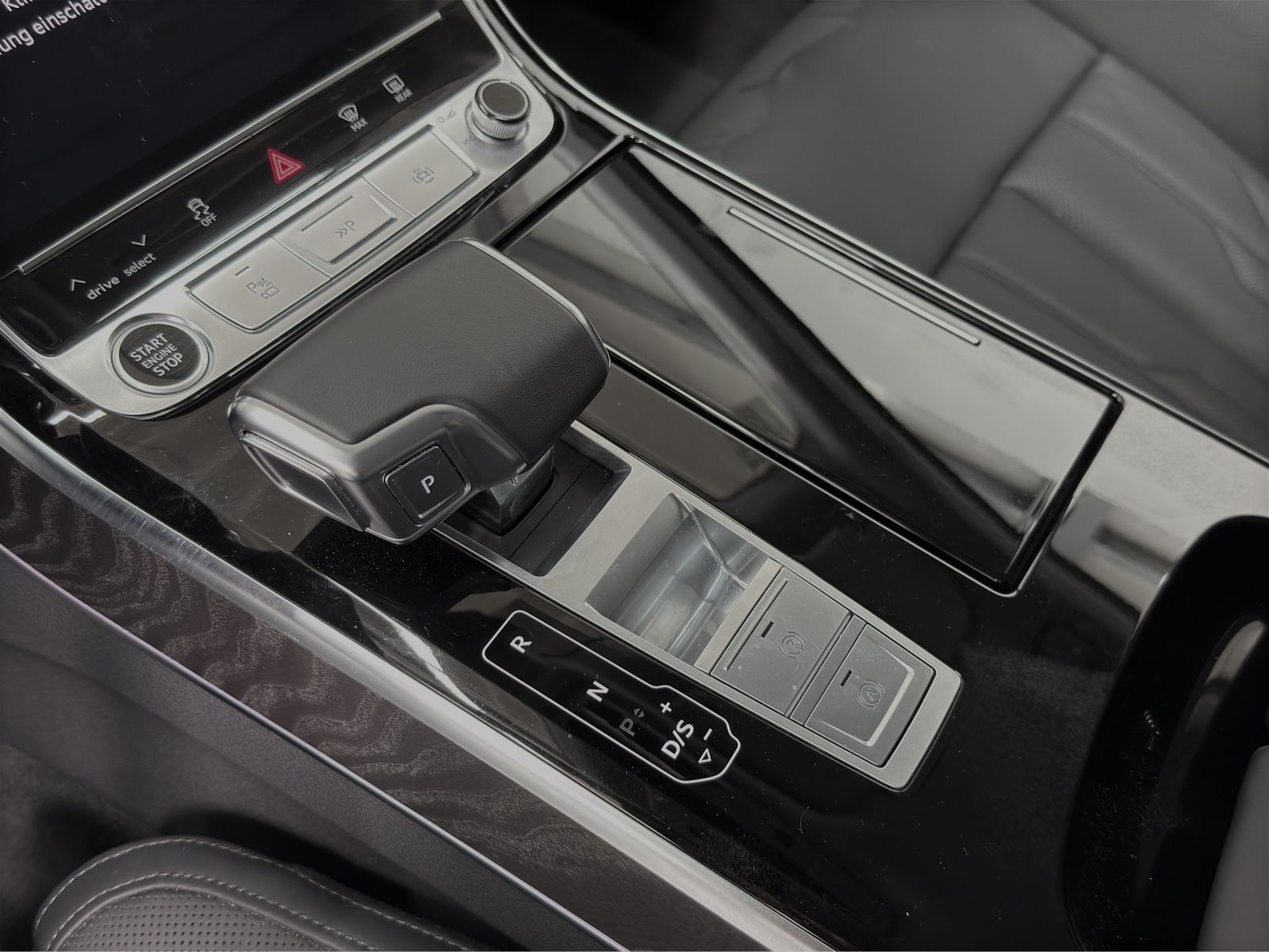 Audi A8 60 TFSIe Q RSR 4xMASSAGE - Samsaru's Car Outlet