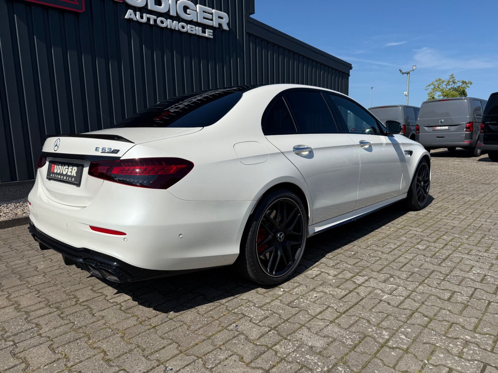 Mercedes-Benz E 63S AMG 4Matic - Samsaru's Car Outlet