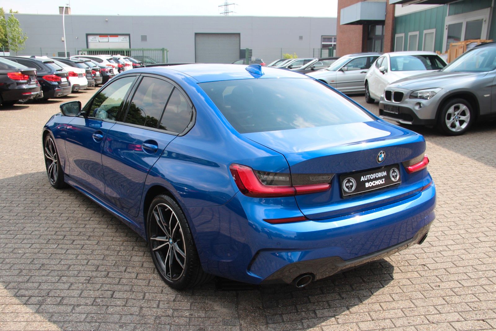 BMW 330 i Lim M Sport Shadow - Samsaru's Car Outlet