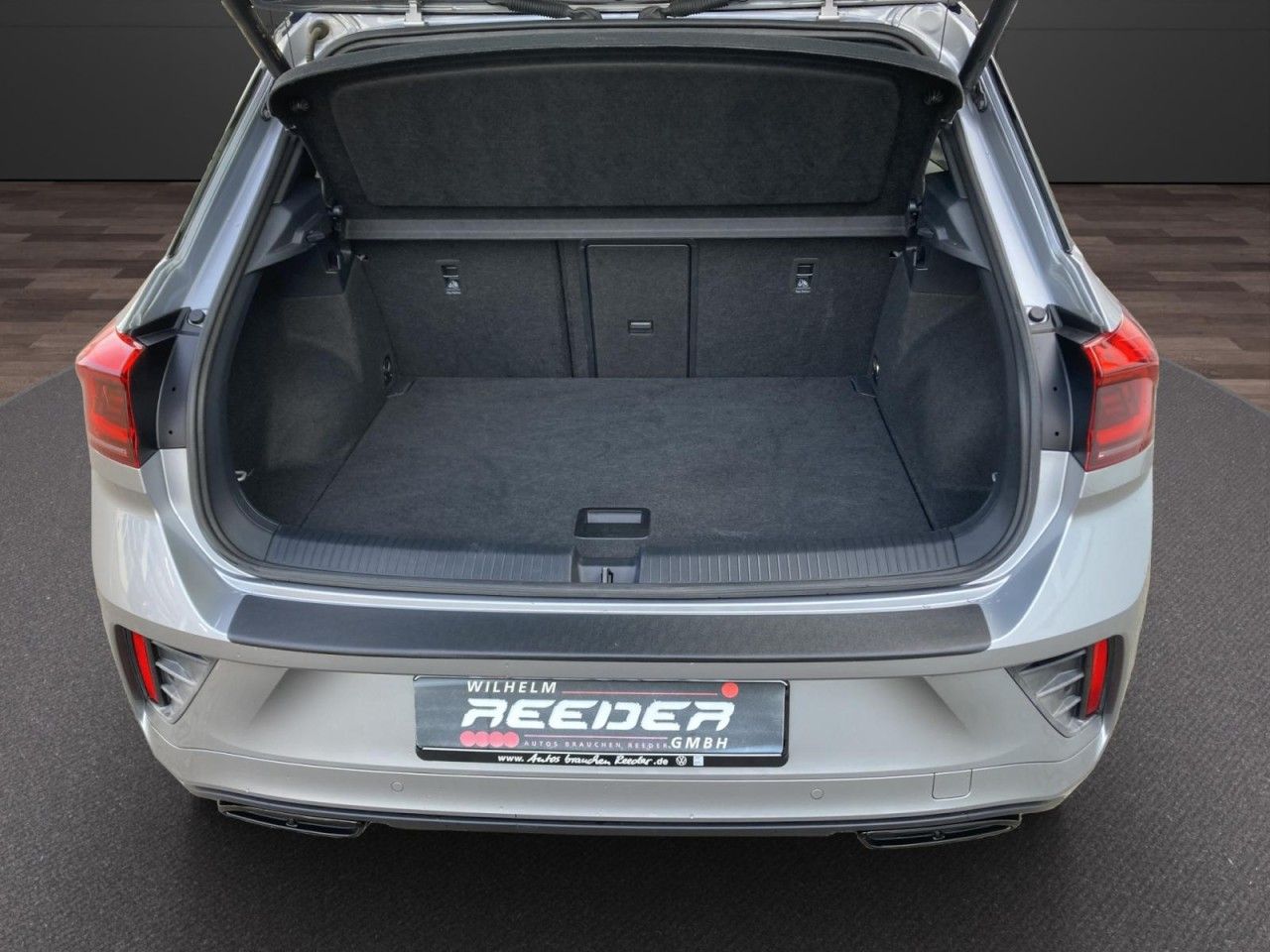 Volkswagen T-Roc 1.5 TSI DSG R-Line - Samsaru's Car Outlet
