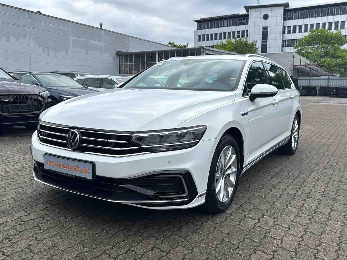 Volkswagen Passat Variant GTE - Samsaru's Car Outlet