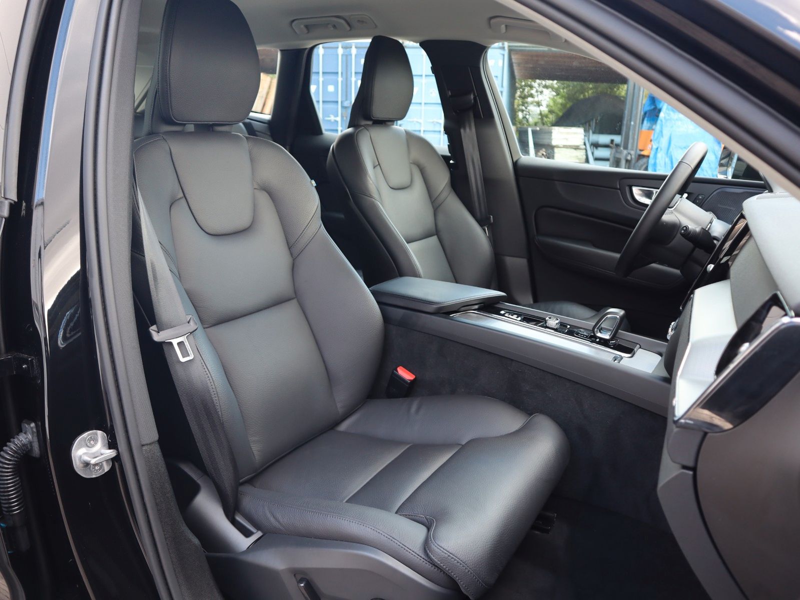 Volvo XC60 B4 Plus Dark AWD