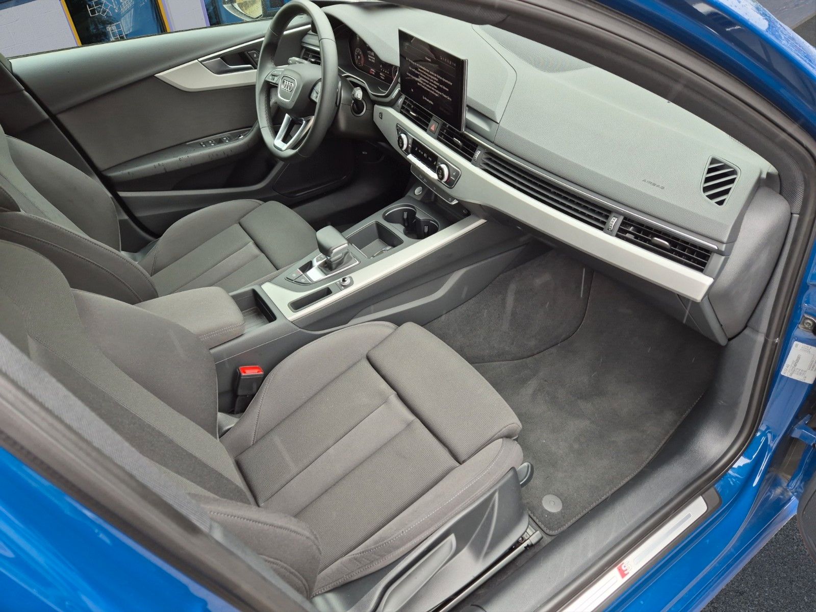 Audi A4 Avant 35 TFSI S line - Samsaru's Car Outlet
