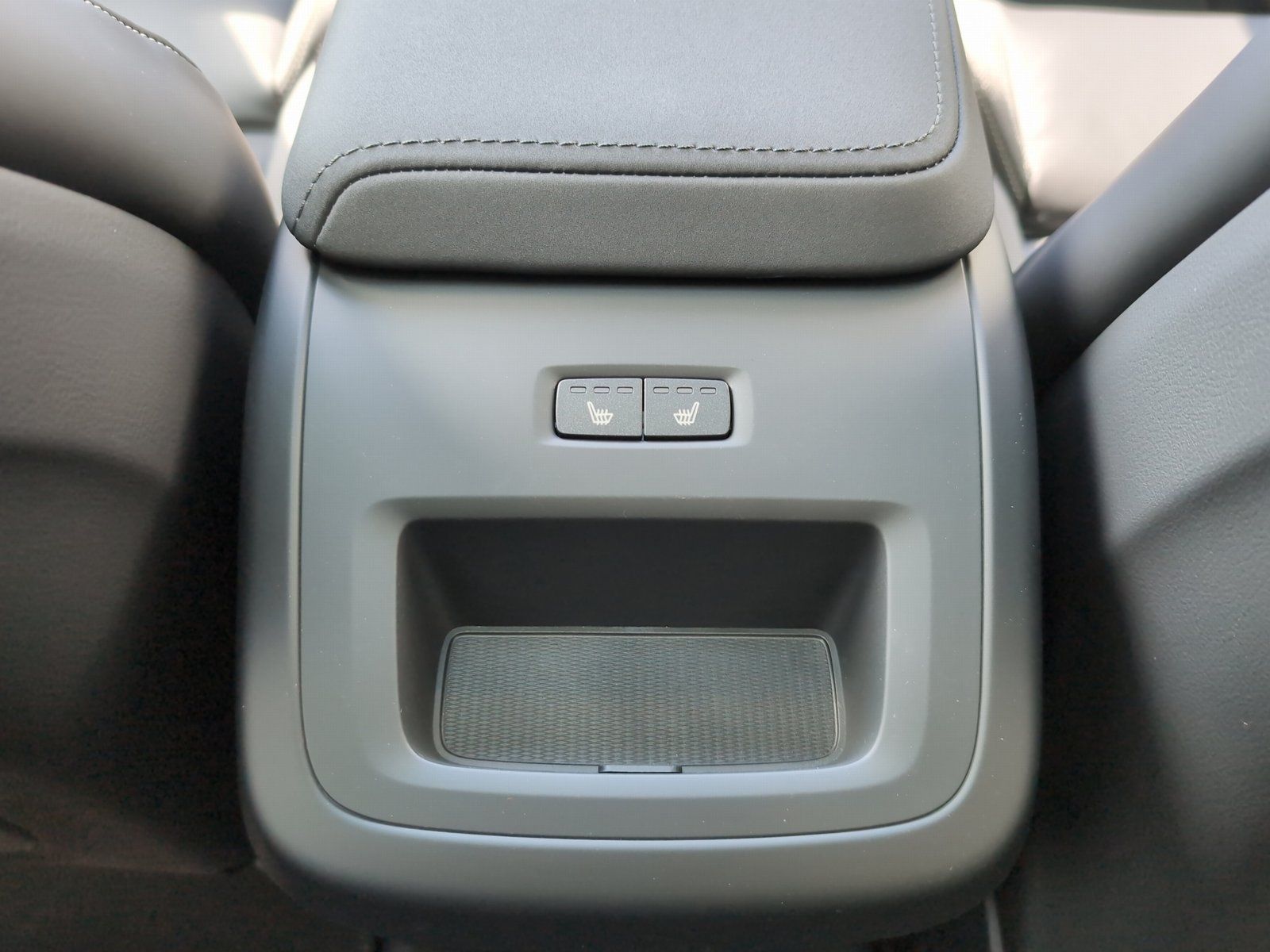 Volvo XC60 Black Edition B5 AWD Plus - Samsaru's Car Outlet