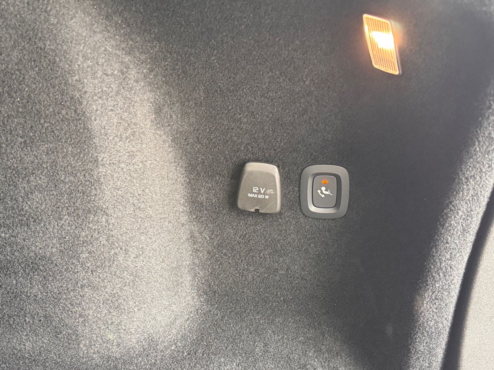 Volvo V60 T6*AWD*Recharge*AHK*Leder*Winterpaket*Keyles