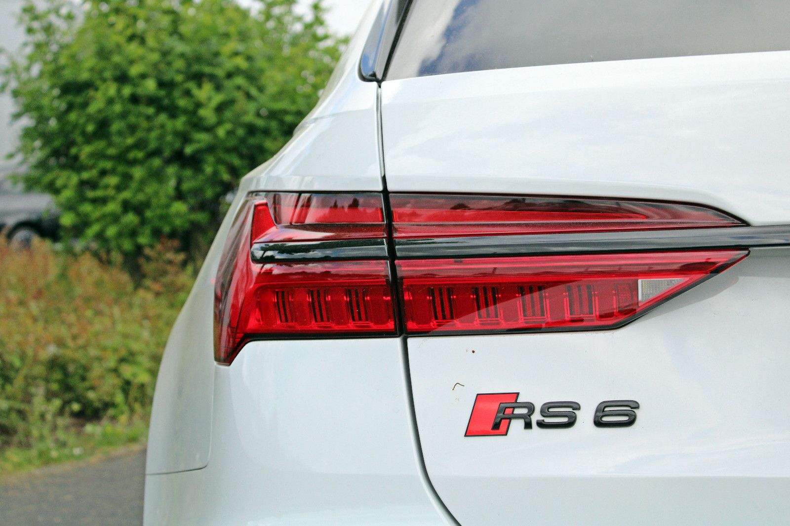 Audi RS6 Avant BLACK AHK PANO LASER HUD 280km/h LUFT