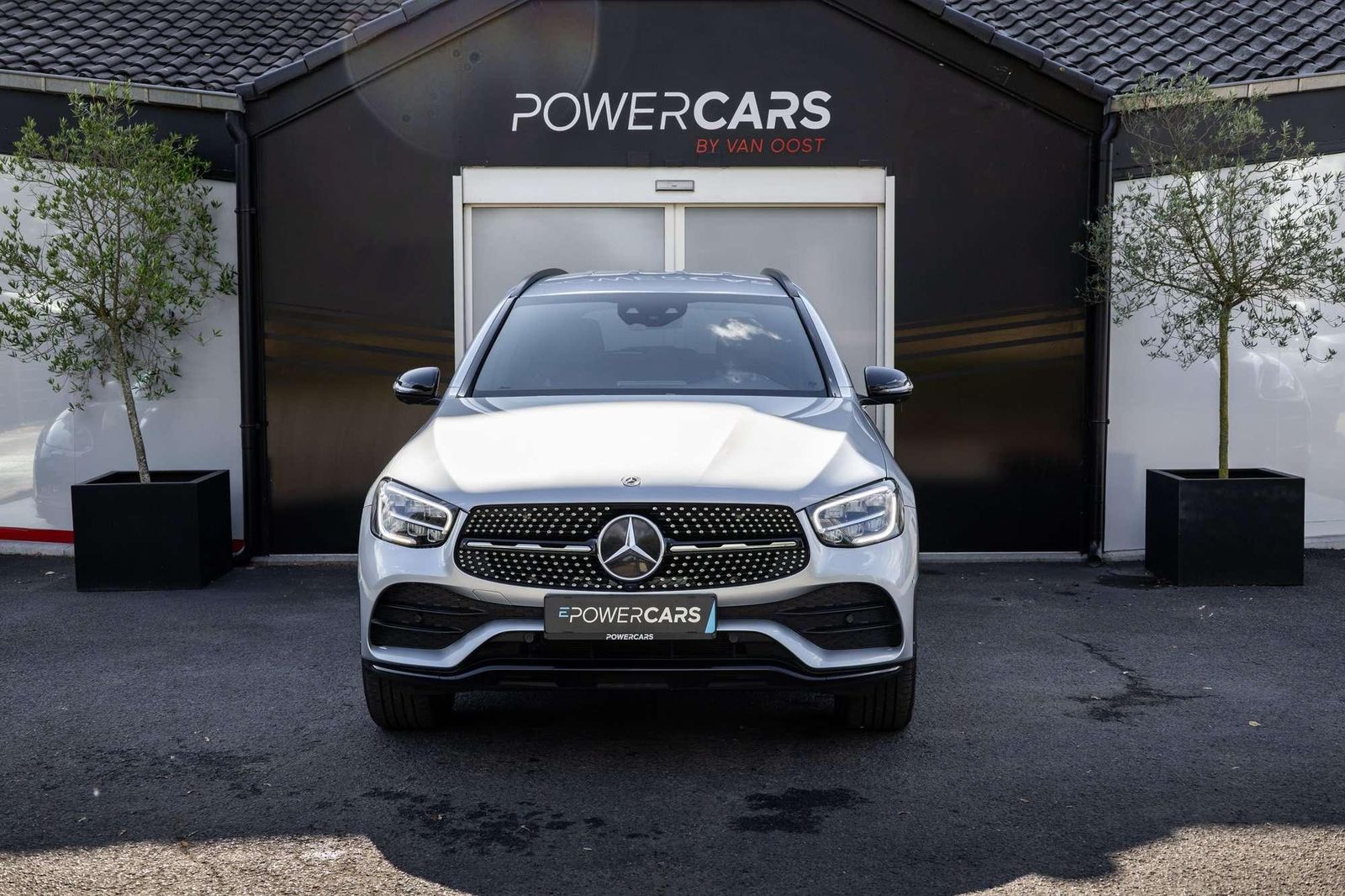 Mercedes-Benz GLC 300 e AMG Line - Samsaru's Car Outlet