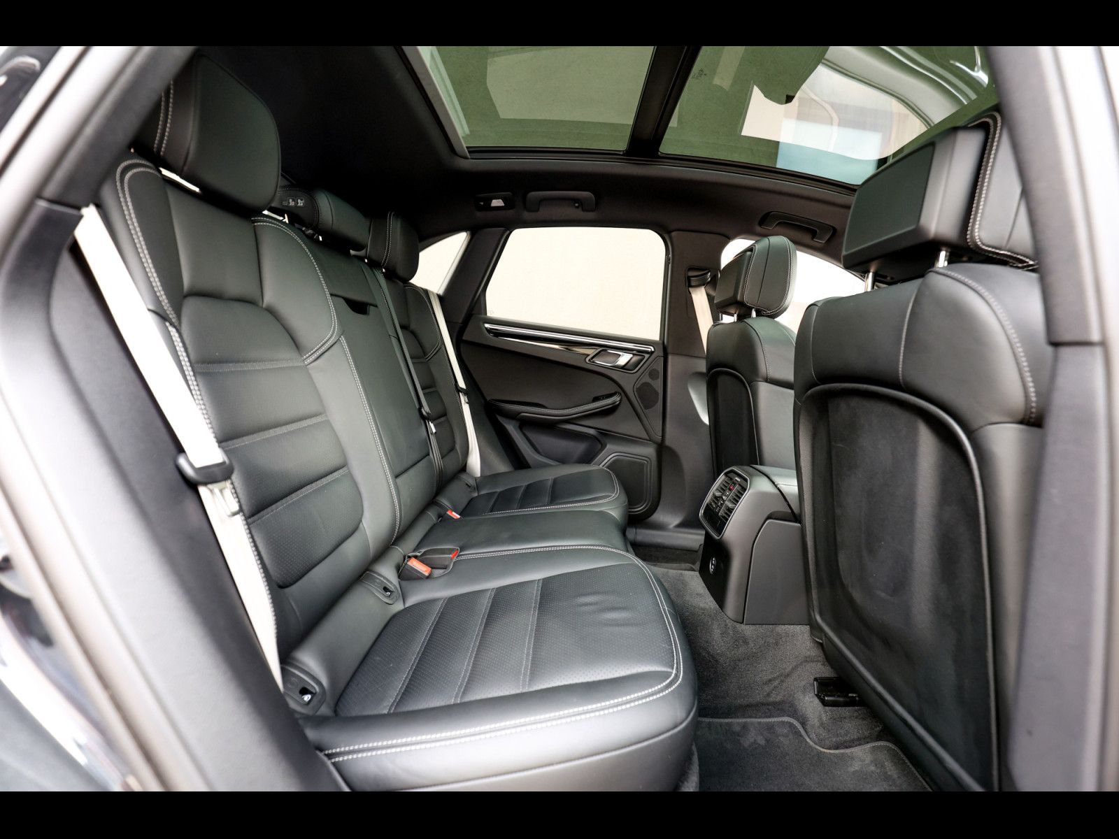 Porsche Macan III S PDK - Samsaru's Car Outlet
