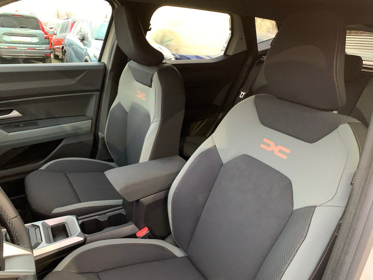 Dacia Duster EXTREME HYBRID 140 - Samsaru's Car Outlet