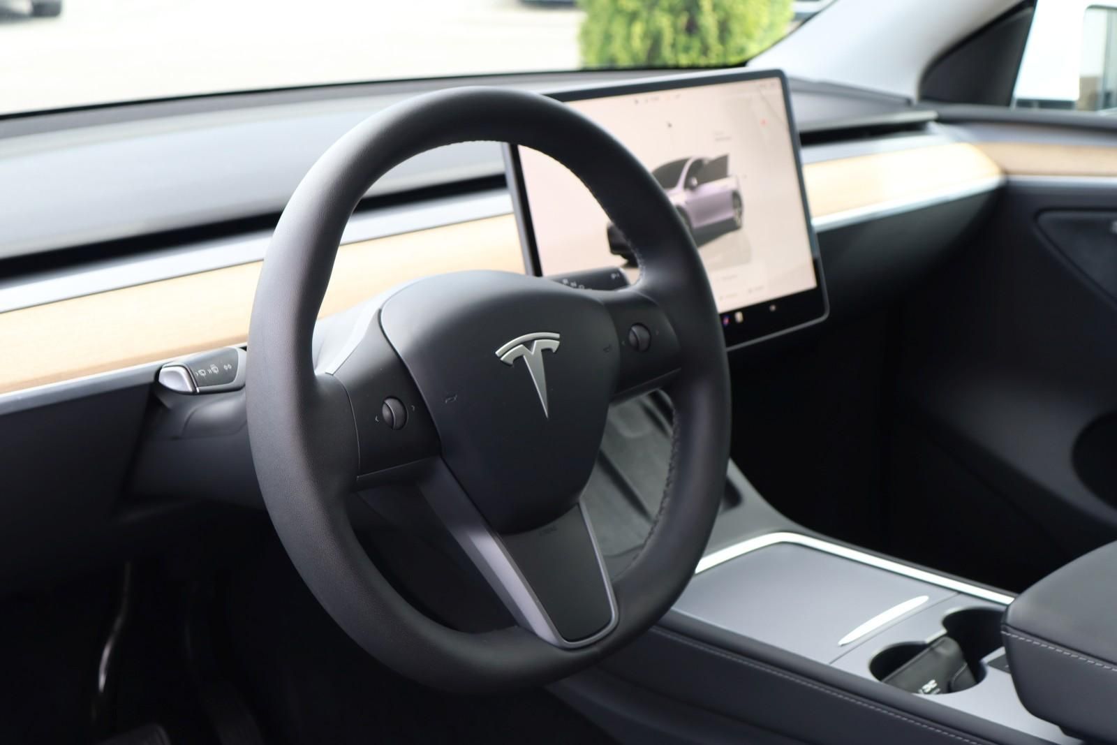 Tesla Model Y Long Range AWD +1.HAND+AHK+MWST+92,2%SOH
