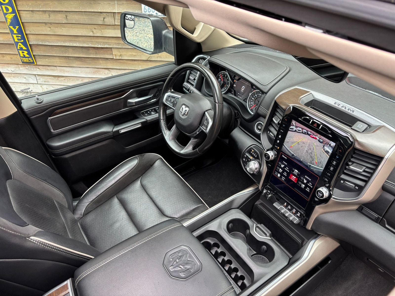 Dodge RAM 1500 Laramie 5,7L 4x4 AHK LPG12´´ Navi Bügel