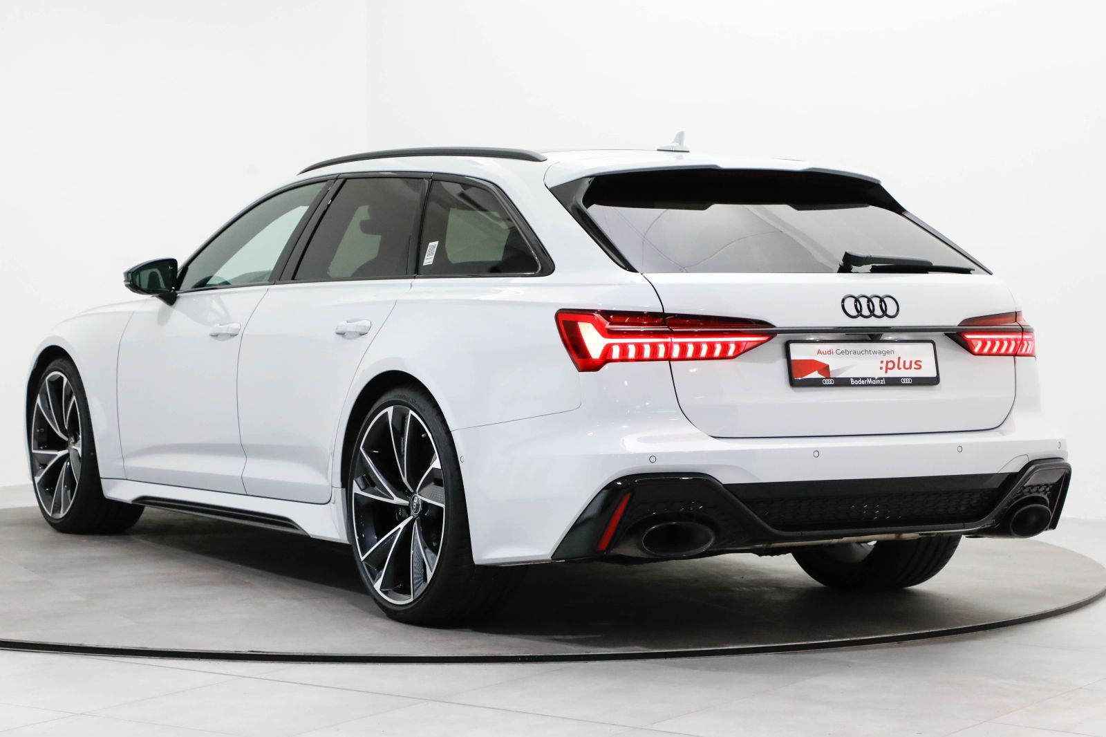 Audi RS 6 Avant AHK Matrix HUD Keramik Pano 305km/h