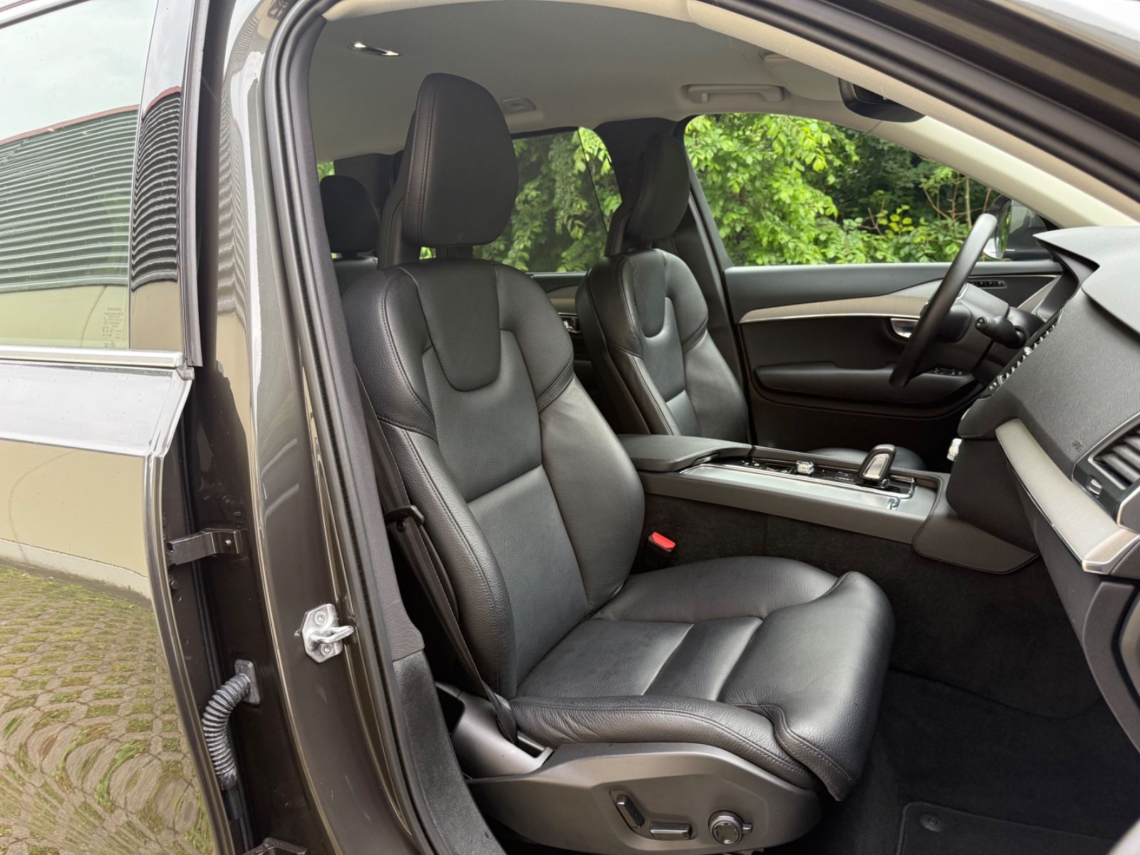 Volvo XC 90 T8 Inscription - Samsaru's Car Outlet