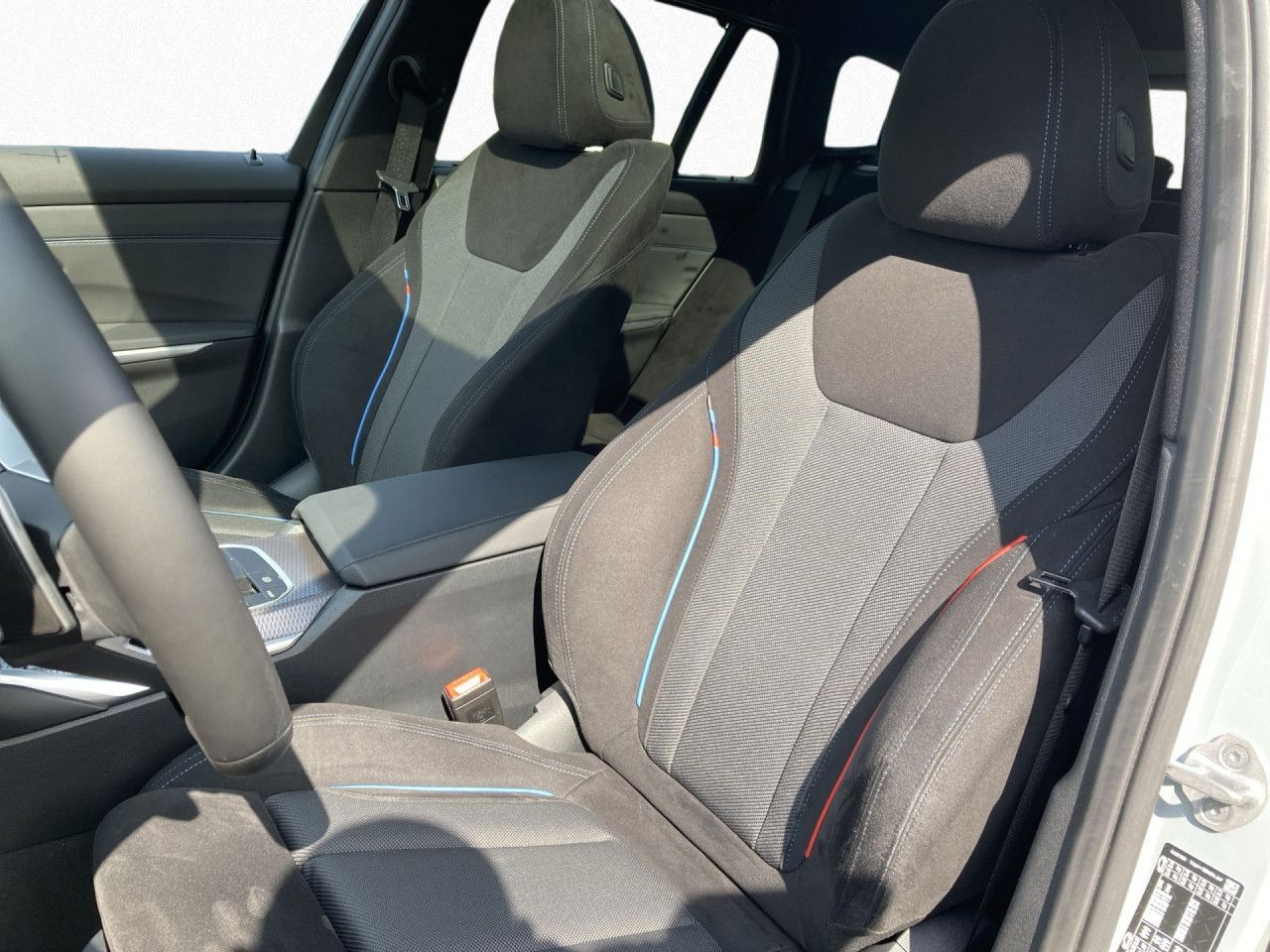 BMW 330i xDr T M Sport Pano,AHK,St+Go,360°,AdLED
