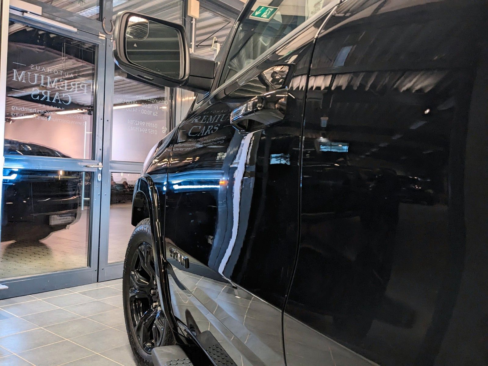 Dodge RAM 1500  Laramie Limited Night HEMI 5.7L   4x4