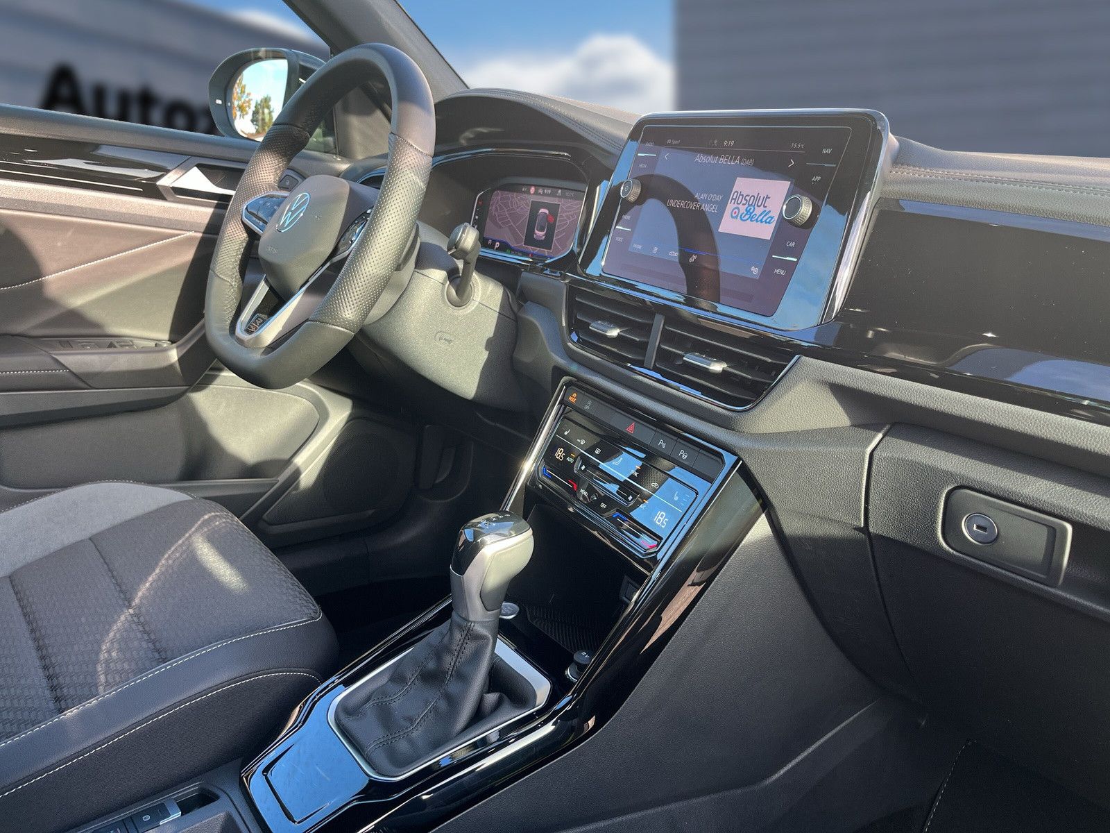 Volkswagen T-Roc R-Line - Samsaru's Car Outlet
