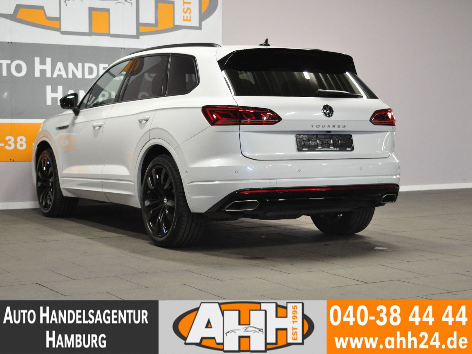 Volkswagen Touareg 3.0 TSI 4M R-LINE - Samsaru's Car Outlet