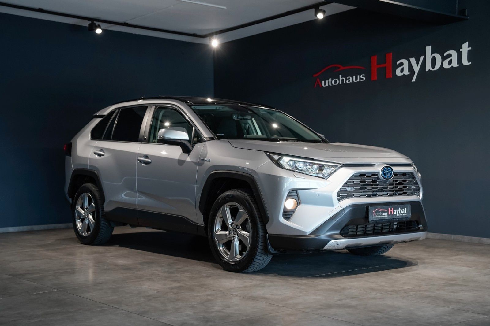 Toyota RAV4 Hybrid 4x4 - Samsaru's Car Outlet
