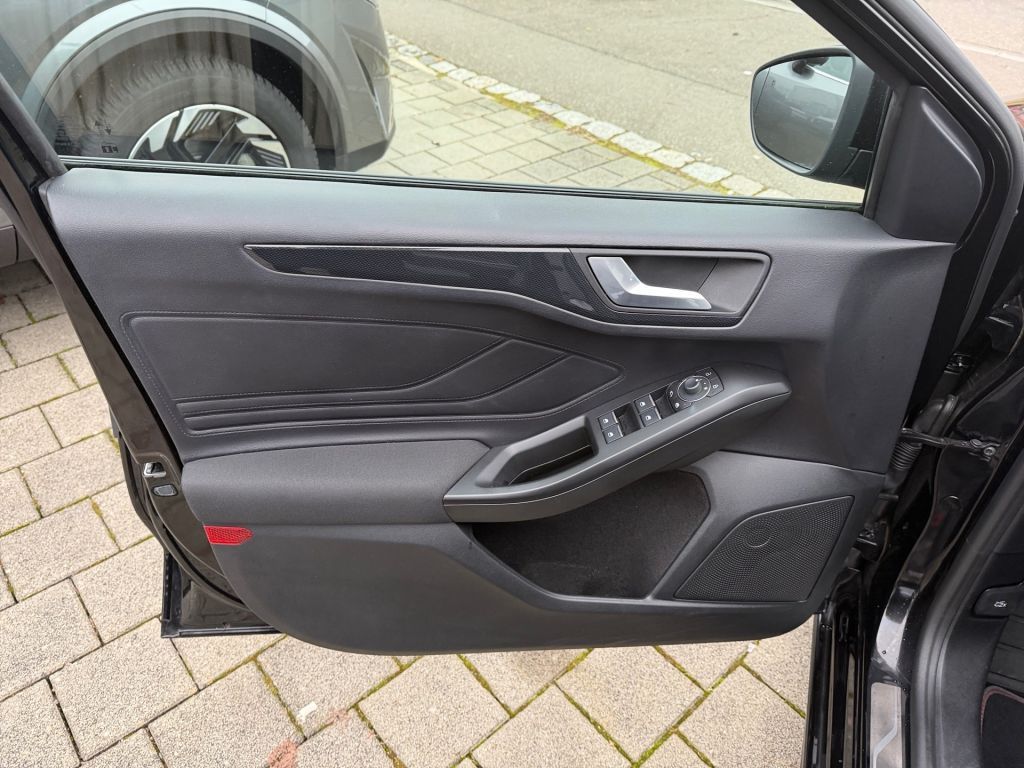 Ford Focus Turnier 1.0 EcoBoost Hybrid Aut. ST-LINE X